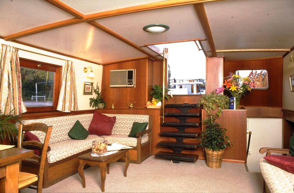 El interior del "Art de Vivre" es refinado, confortable y elegante... ideal para unas vacaciones únicas. CRUCEROS FLUVIALES FRANCIA L ART DE VIVRE CANAL NIVERNAIS OFERTA DESCUENTOS EUROPEAN WATERWAYS CRUCERO DE LUJO CANALES DE FRANCIA BORGOÑA BOURGOGNE HOTEL BARGE ART DE VIVRE CRUCEROS FAMILIARES CRUCEROS EN GRUPO CHARTER DE BARCOS FRANCIA